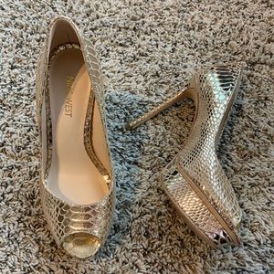 Nine West Edlyn Gold Snake Platform Pumps, Sz. 6